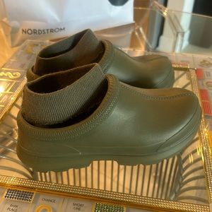 Ugg Tassman X Rubber Clogs in burnt olive!